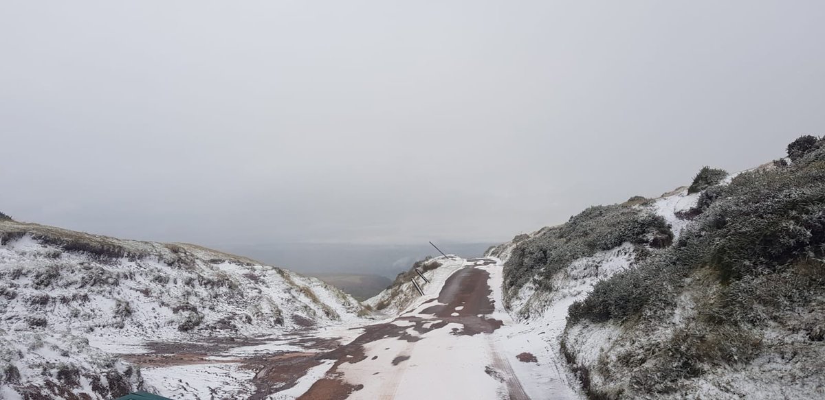 BreconMRT's tweet photo. Winter has arrived in the hills overnight. Wrap up warm and carry the appropriate food &amp; equipment if going out and enjoying the #snow in #BreconBeacons, #CambrianMountains, #MidWales. https://t.co/0EPW0jUqDa
