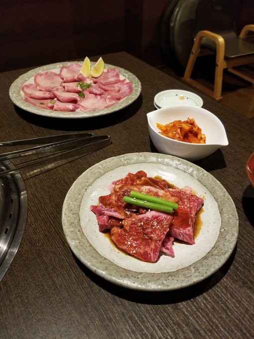 「肉 テーブル」のTwitter画像/イラスト(古い順)