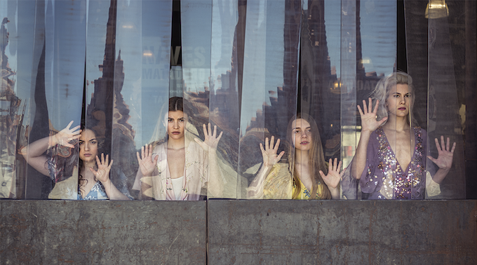 VUELVE - Lo veo por todas partes 🎭 Con la excusa del regreso al <a href="/teatrolara/">Teatro Lara</a> de esta necesaria propuesta de <a href="/Nerea_Coach/">Nerea Barrios Coach</a>, recuperamos la entrevista que le hicimos a su creadora 👉 bit.ly/2LBQC5M