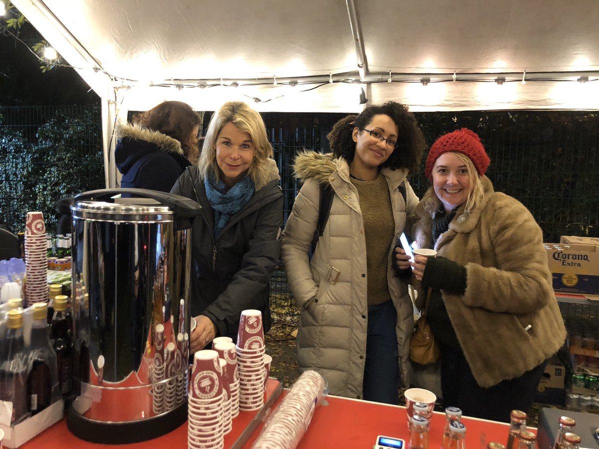 HamptonPrimary's tweet photo. Wonderful evening had by all at @HamptonPrimary #FireworksNight Thank you to all the organisers! https://t.co/f1OTnxvZCT