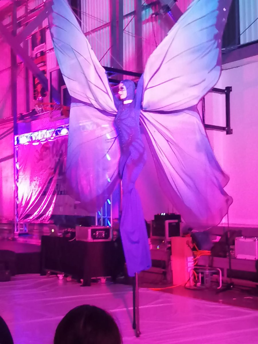 Más imágenes de lo que fue la participación de nuestra delegación en la ceremonia de apertura XXXI Mundial Junior de #Racquetball.
13 niños y jóvenes de las ciudades de #ViñadelMar #Rancagua y #Temuco nos representarán en el certamen internacional 💪👏👊
 🎾🏆🏅🇨🇱
#fuerzachile