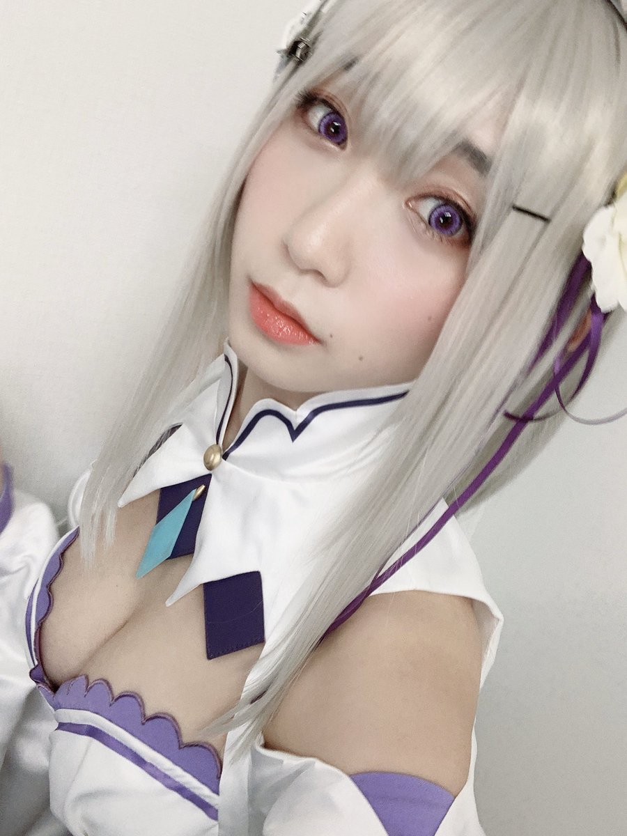 伊織もえ リゼロ・エミリアのコスプレ