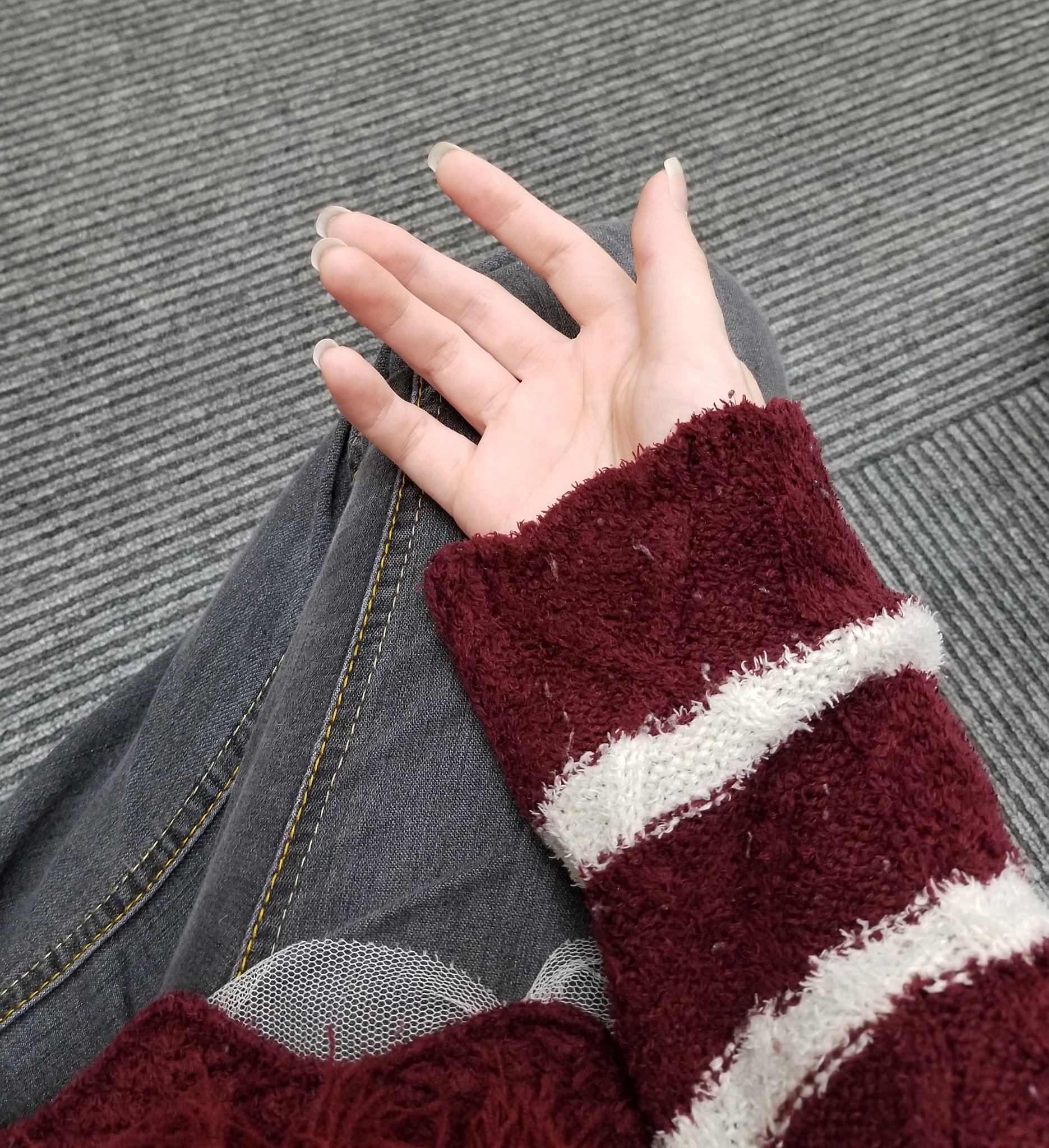 小さい頃妹が指パッチンめちゃくちゃ上手で憧れてたんだけど 妹が指太くなる から止めとこうって全力で止めてくれたから資料になるお手手になれたと思うと感謝しないと