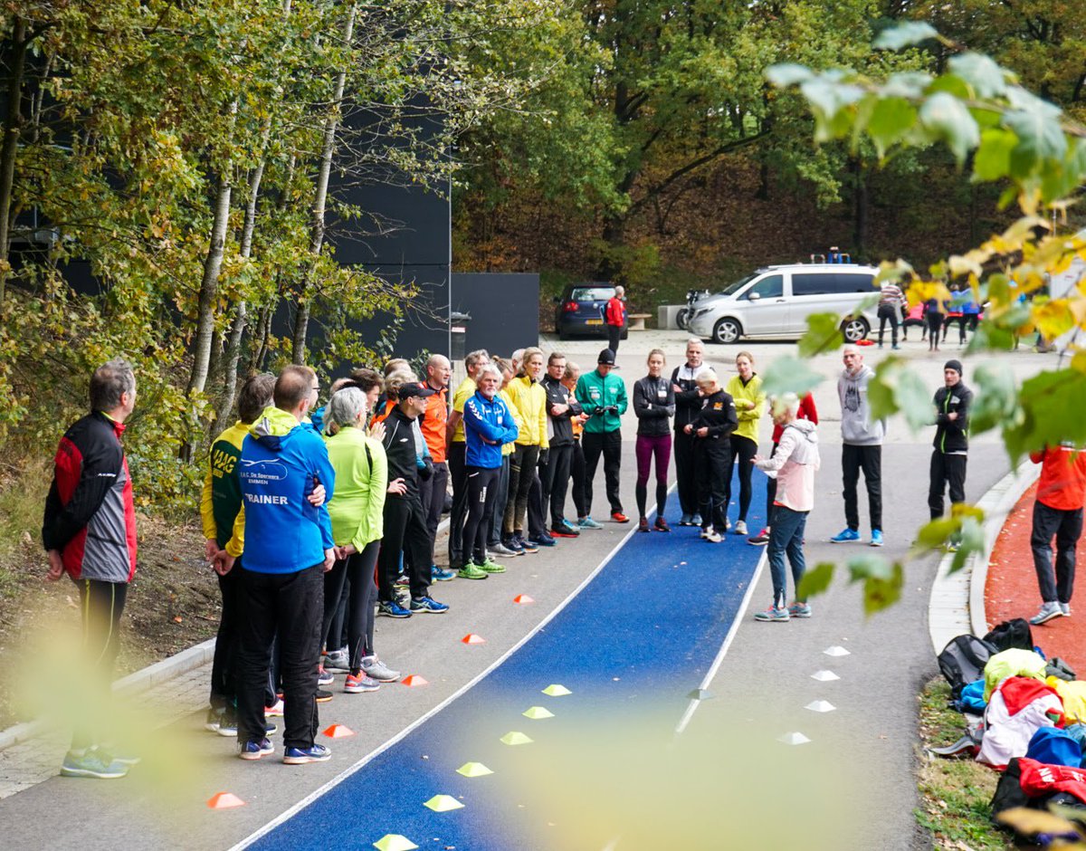 Atletiekunie's tweet photo. Er wordt hard gewerkt #opPapendal Benieuwd of de trainingsgroepen er volgende week iets van merken! #nieuweoefenstof #looptrainersdag https://t.co/YzZHRlQ23L
