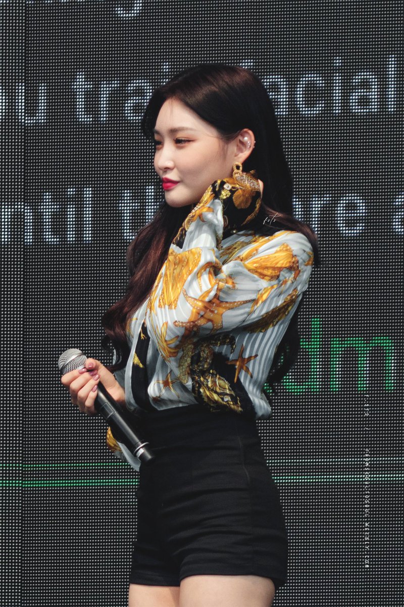 FSTS_SG's tweet photo. 191109 #KAMPSingapore2019 Red Carpet
#ChungHa #청하 https://t.co/mEQ4YIsuk3