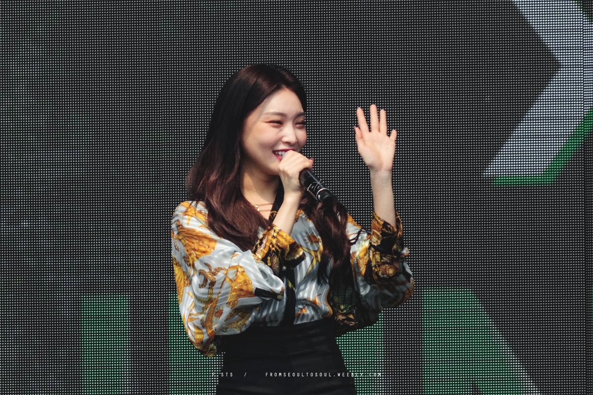FSTS_SG's tweet photo. 191109 #KAMPSingapore2019 Red Carpet
#ChungHa #청하 https://t.co/mEQ4YIsuk3