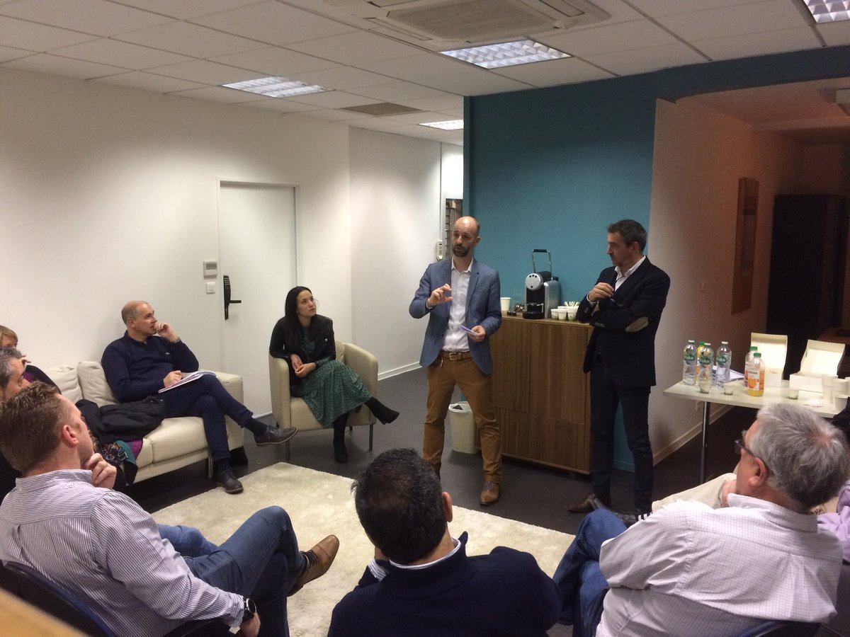 QuantinStephane's tweet photo. Matinée d’échanges avec une dizaine de clients sur les thèmes de l’épargne et la prévoyance à l agence de Tivoli.     #convivialité #expertise #proximité.  Présentation menée avec brio par Timothee Privat, csep sur Bordeaux Grand Arc https://t.co/3PZorS68dv