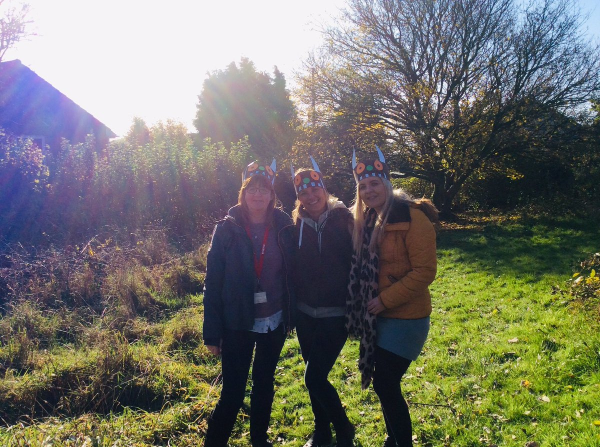 NicYT1973's tweet photo. When will I learn asking a 5 year old to take a photo is not a good idea -#dreamteam #goodlegs x https://t.co/XYDqVUSvaD