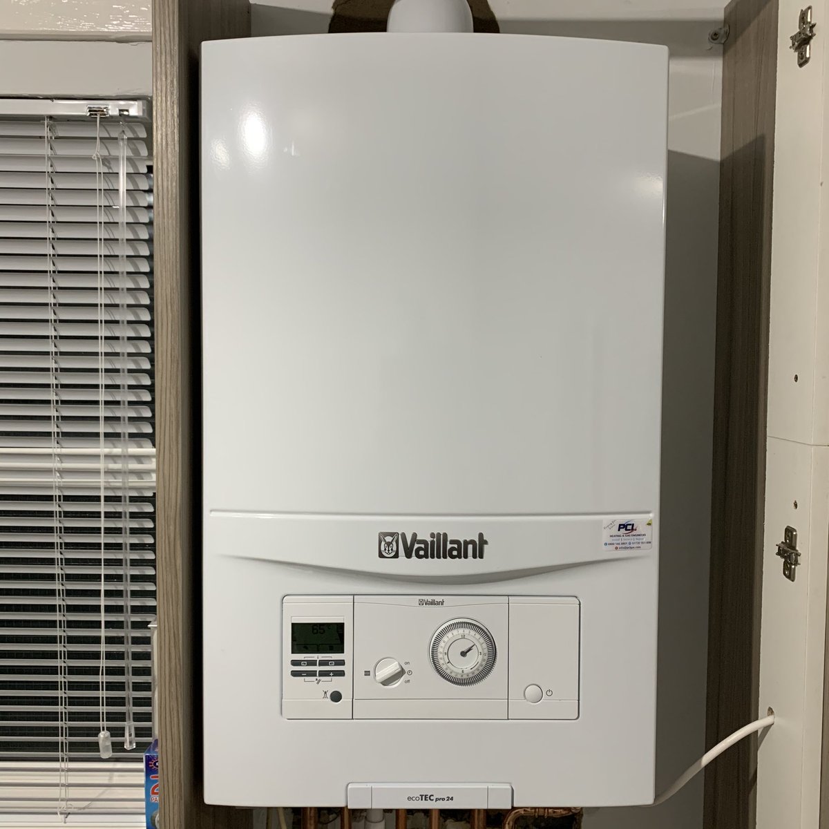 PCL_Net_Zero's tweet image. Nice @vaillantuk Pro 24 into a small apartment yesterday with some simple controls for the more mature end user but still fully #boilerplus compliant with load compensation in the VRT50