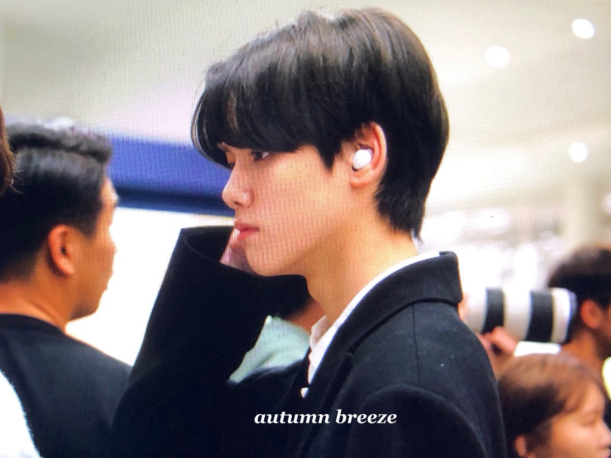 X1_MINHEEcom's tweet photo. 191109 ICN #민희 🖤
#X1 #엑스원 #강민희 #カンミニ https://t.co/pVZIZz77Hz