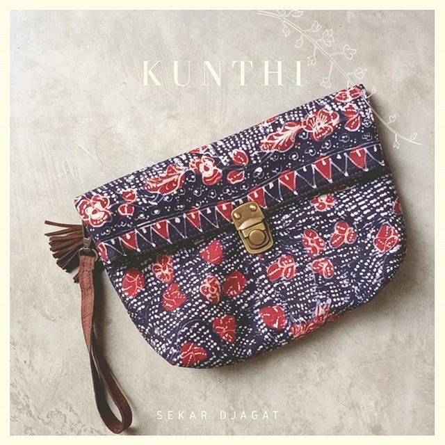 Batik Lasem adalah salah satu batik yang sangat kami senangi karena setiap goresan canthingnya begitu kaya. 
Batik tulis memang terasa lebih bercerita jika dibandingkan dengan batik cap. 
Lasem adalah salah satu daerah  dengan pengrajin batik tulis yang … ift.tt/2qDpQAK