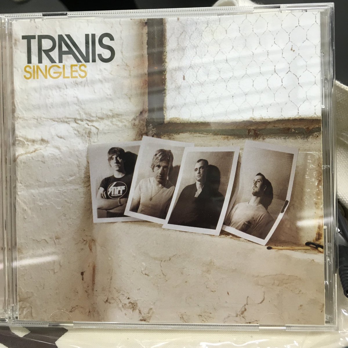 amibane's tweet image. みたいもの見た後で無駄を承知で向かってみる
リスニングタイムと考えればよかろ

After seeing what I want to see, I'm moving to know the waste
Think of it as a listening time

#移動なふ #movingnow #bgm #掘り起しcd #oldcd #singles #travis