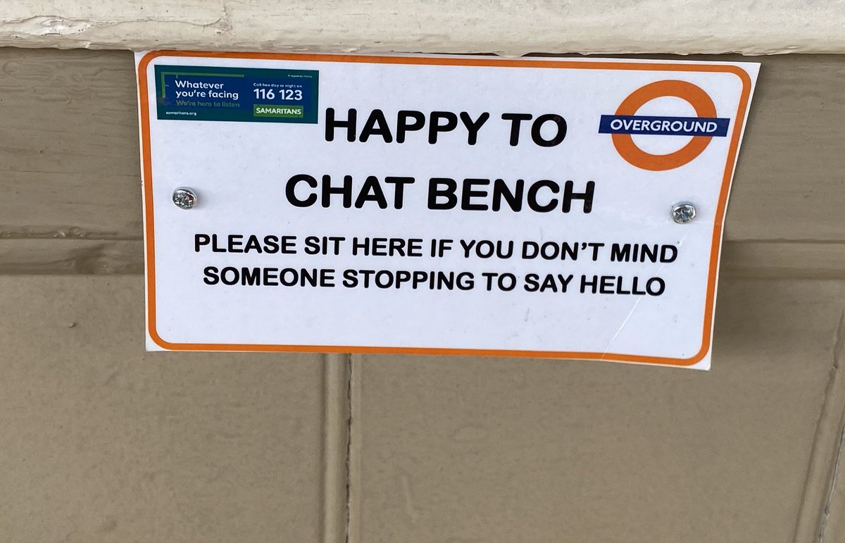 lynne_ruddick's tweet image. #happytochatbench what a fab idea @LDNOverground shame that when I chatted to the person sat here they switched to another bench. Started a good chat amongst strangers! #ItsOkNotToBeOk