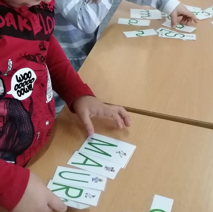ceipguliena's tweet photo. Practicar cooperando; expresion oral, sumas, escritura, memoria, lectura...
Motivación que ayuda al aprendizaje.
#NosGustaAprender https://t.co/mGE9Sok8en