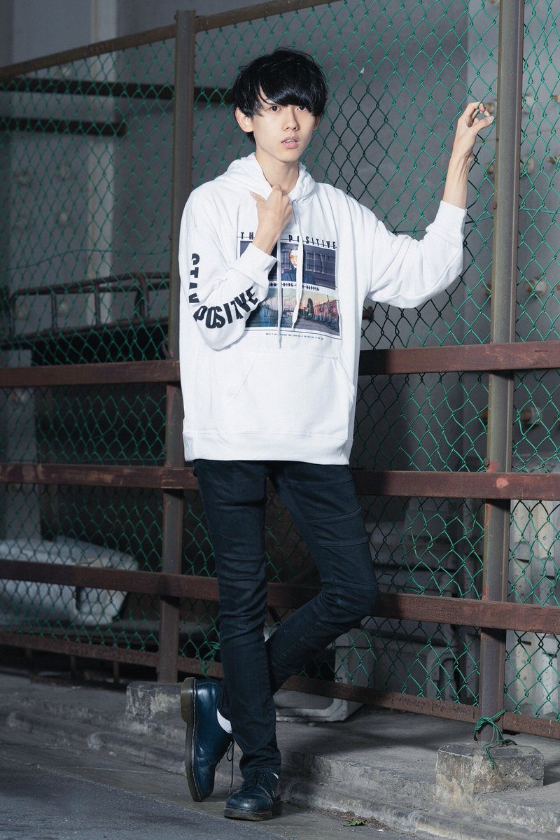 ken_hatta_'s tweet photo. 【宣伝】
Modish Gazeさんにて、モデルをさせていただきましたっ!
一つのジャンルに縛られずに、カジュアル~ストリート系まで幅広いアイテムがあるブランドとのこと!
https://t.co/NtVDQa1dL1
セール中らしいのでお値段めちゃ可愛いです🙌🏻
#modishgaze https://t.co/0lDTtkDRK2