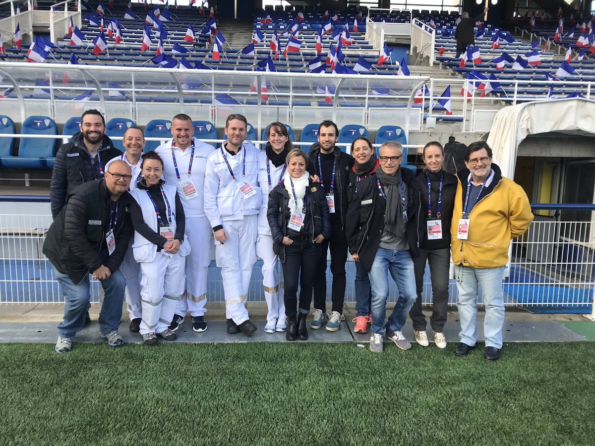 nunpir's tweet photo. L’équipe du MEDOL. Médicalisation du match de l’équipe de France féminine de rugby face aux anglaises à Clermont-Ferrand. Le professionnalisme ne s’improvise pas 👍 https://t.co/5VzpOFnbn7