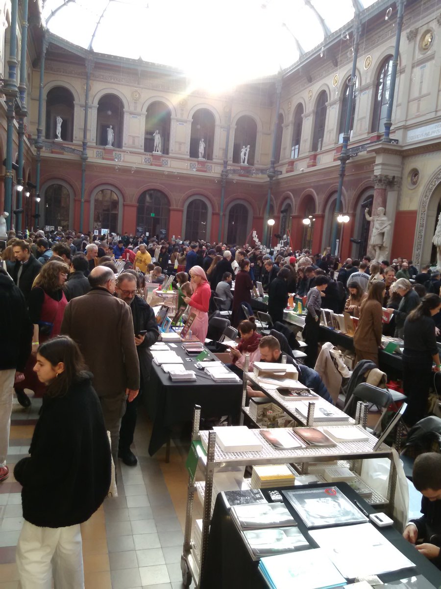 ArtdataLondon's tweet photo. The sun is shining in Paris!
Better to see all the books.
Come visit. Until 7 today, 11 to 6 Sunday.โค๏ธ๐โค๏ธ๐โค๏ธ๐โค๏ธ๐
#offprint_projects #offprintparis #offprint https://t.co/lINbE4ReSx