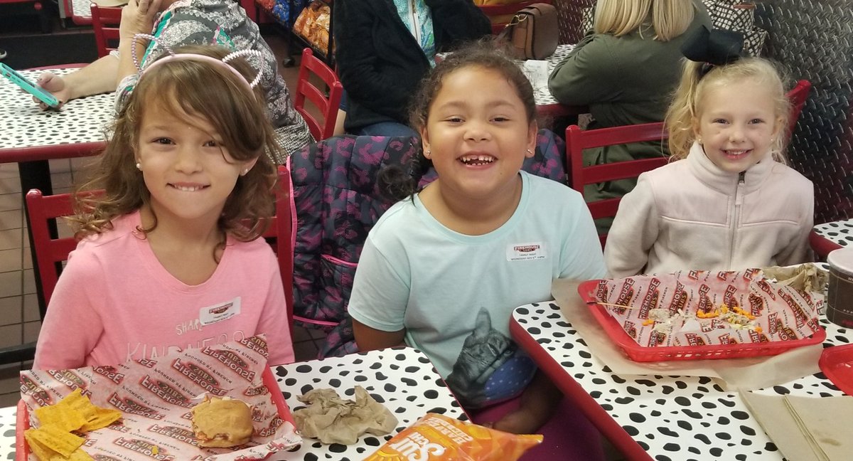LAM8791's tweet photo. Loved eating with my students at Firehouse Subs!
#alantonastros https://t.co/eJK5vhZnI4