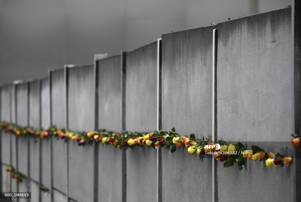 #Germany - On Wall anniversary, Merkel urges Europe to defend 'democracy, freedom'.
📸  <a href="/tobiasschwarz/">tobias schwarz</a>