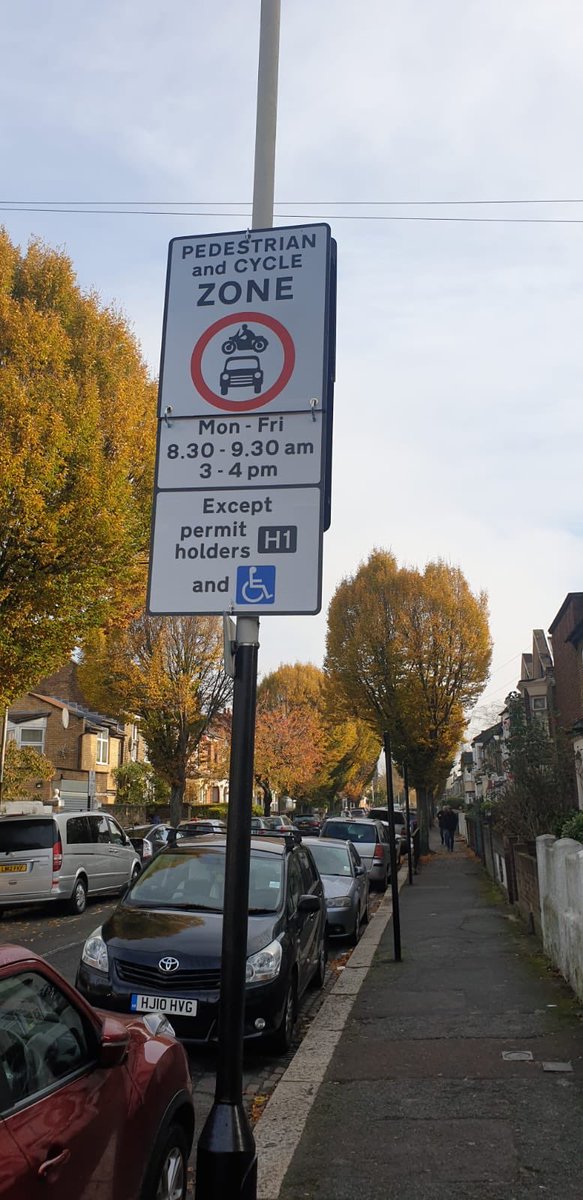 rectripp's tweet image. The signs are up! I repeat, the signs are up! Two more sleeps until our #healthyschoolstreets in #forestgate . If you can volunteer to help things go smoothly, meet at 8am in Fred’s on Monday 11th.