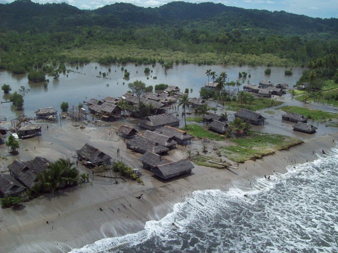 #SmallIslandStates are responsible for ⬇ 1% of GHG emissions, yet pay the highest price.

@UNDP's

@riadmeddeb

explains the importance of the #SAMOAPathway in building up the resilience of SIDS to #ClimateChange #GP2019Geneva    medium.com/@riad.meddeb/s…