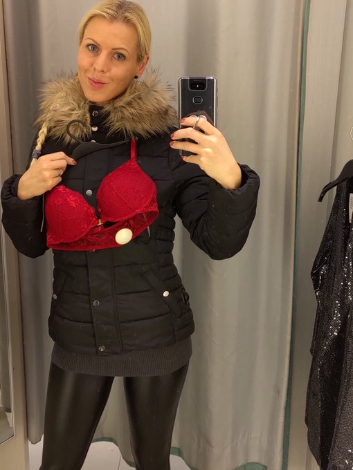 Should I buy this red bra? Well, let me try it first! ...on https://t.co/6VPV5jAfcR https://t.co/n2U<a href="/tag/camgirl"class="tags"><span>#camgirl</span></a><a href="/tag/skype"class="tags"><span>#skype</span></a>