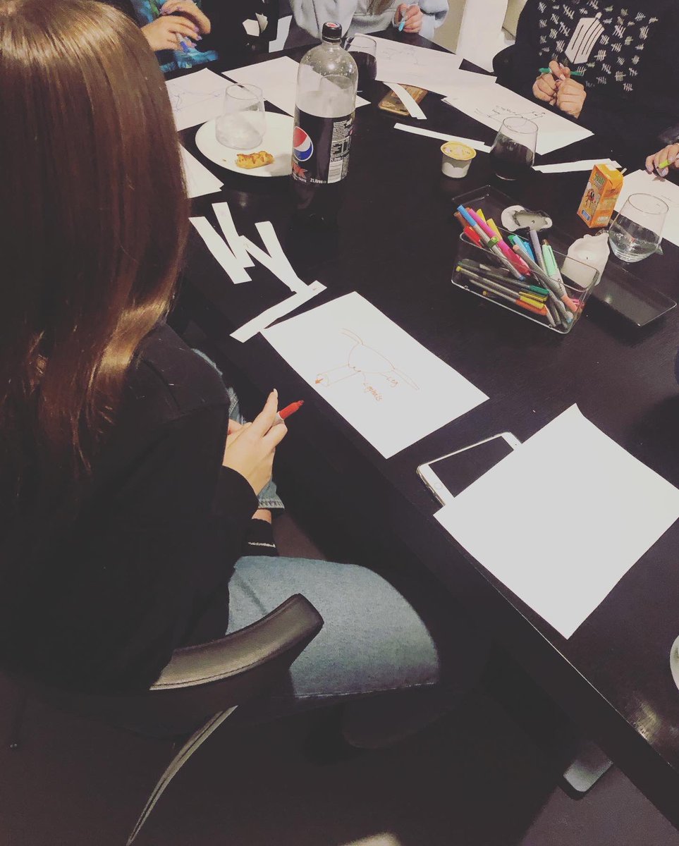 Í gær var ég með fræðslu fyrir 9 stelpur á aldrinum 14-15 ára í heimahúsi, það var pöntuð pizza, ég mætti og foreldrar fóru út úr húsi í um tvo tíma 💫 Þær fræddust píkuna, tíðahringinn, innri kynfæri og ýmislegt fleira 🌷🌸

Meiri info í dm fyrir þá sem vilja!