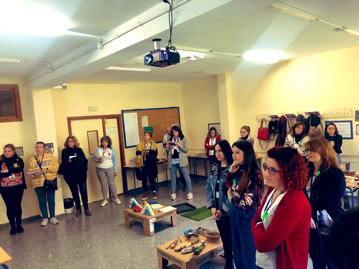 HilosParaEducar's tweet photo. ¿Jugamos? Con @Anaciu y Rosario en su taller desde la mirada #Montessori en el #IVEncuentroHilos https://t.co/hLrUcc6w0J
