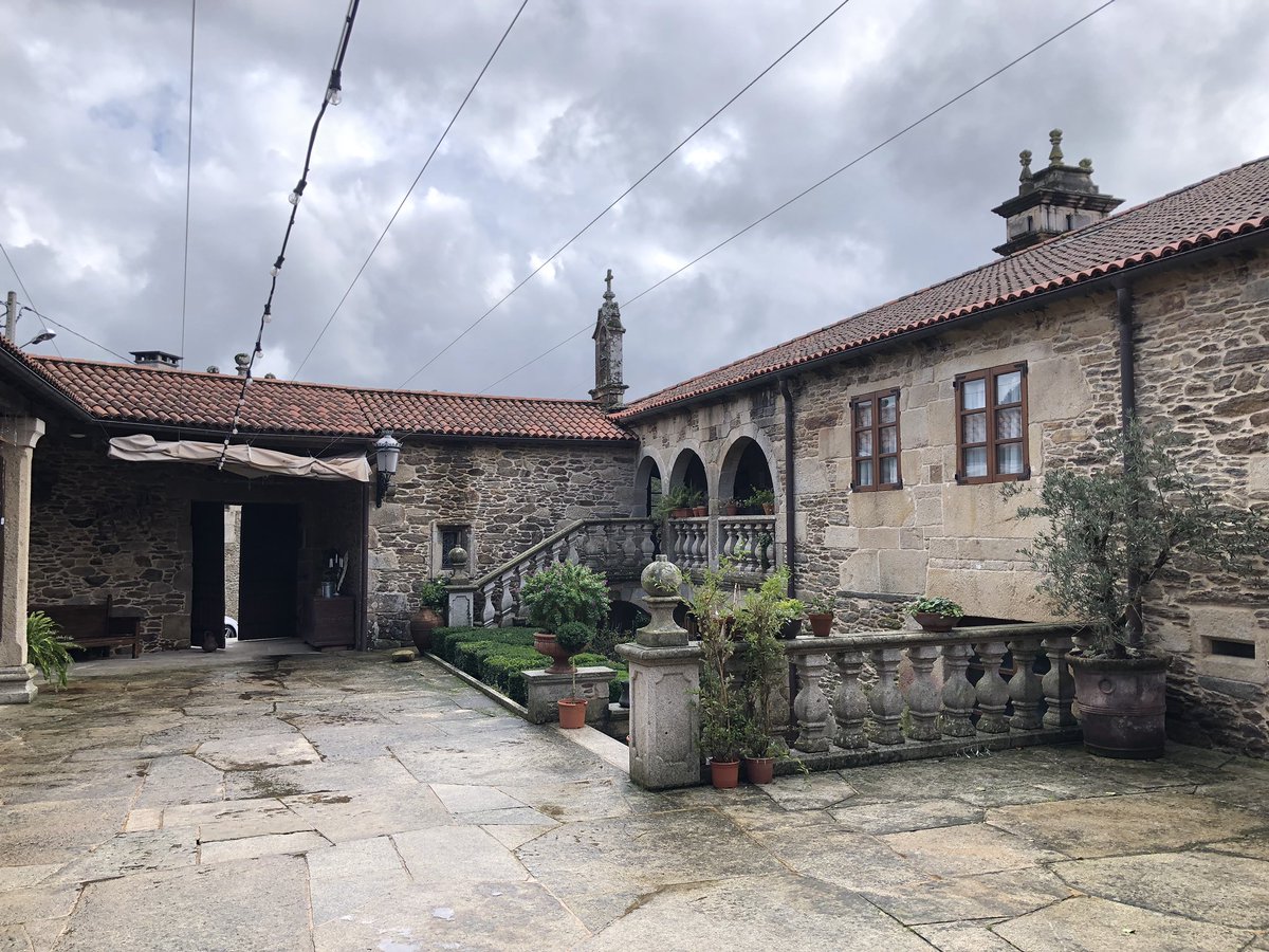 Galicia_Mola's tweet photo. Hoy andamos conociendo un pazo de #Galicia #GaliciaMola @PazodeBendoiro en #Lalín 

¿Lo conoces? https://t.co/koHekcCHK8