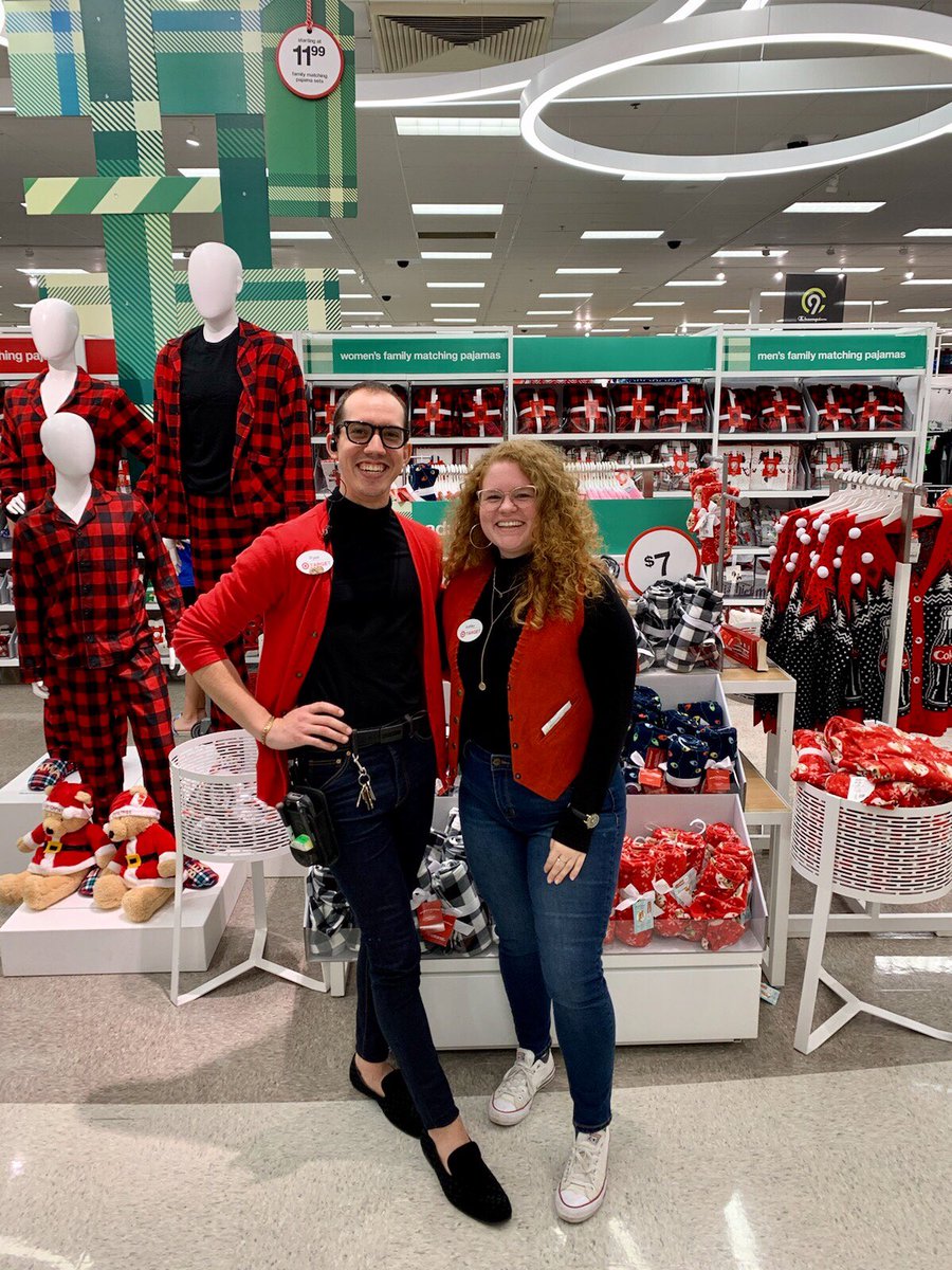 Colorme_Ashley's tweet photo. We got the memo for turtleneck day 😍🎯❣️ loving the Family Sleep Holiday Set all full and ready for our guests! Training at T-0897 has been a pleasure so far and this amazing team is so welcoming! #worksomewhereyoulove https://t.co/qvhKkkskEY