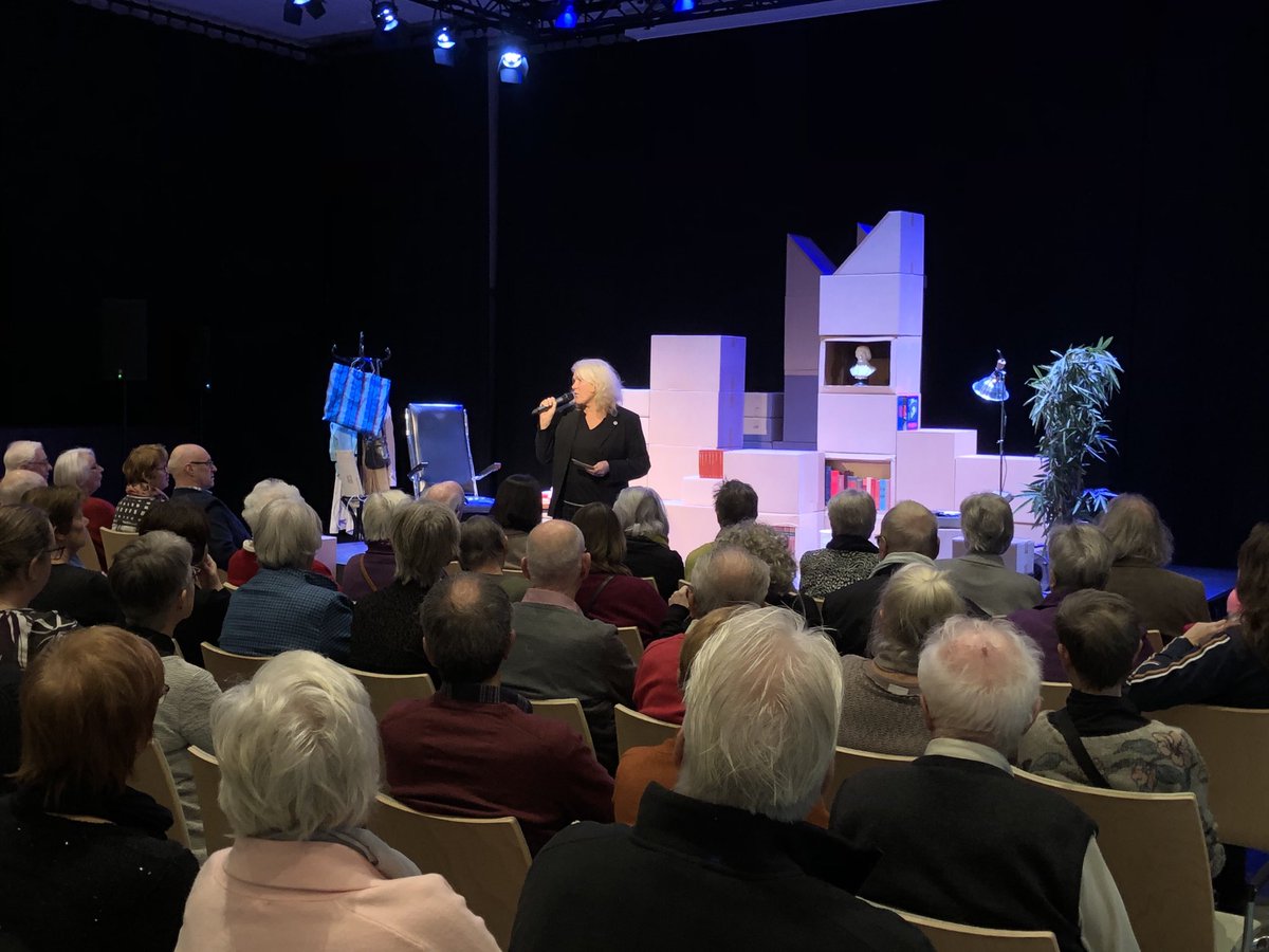 Theater Strepen op het raam in Waalre georganiseerd door Dvg Waalre en Valkenswaard ⁦<a href="/wijzijnzet/">Zet</a>⁩ ⁦<a href="/Waalregemeente/">Gemeente Waalre</a>⁩ ⁦<a href="/_Valkenswaard/">GemeenteValkenswaard</a>⁩ #dementievriendelijk
