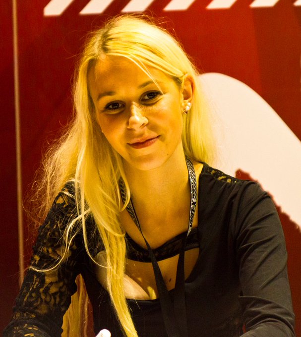 Lang lang ist es her 😁 was man nicht alles auf dem Handy findet 🙃 | #Twitch #gamergirl #girl #blond #teen<a href="/tag/girl"class="tags"><span>#girl</span></a><a href="/tag/blond"class="tags"><span>#blond</span></a><a href="/tag/live"class="tags"><span>#live</span></a><a href="/tag/teen"class="tags"><span>#teen</span></a><a href="/tag/berlin"class="tags"><span>#berlin</span></a><a href="/tag/games"class="tags"><span>#games</span></a><a href="/tag/game"class="tags"><span>#game</span></a>