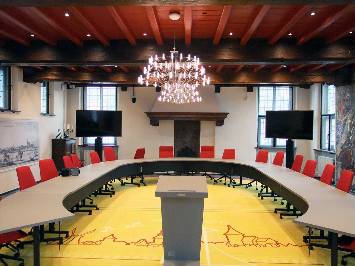 A delegation of the PA75OV team met at the Gennep library on November 9th 2019, for the preparations of Special Event Station PA75OV. During the 2nd part of the meeting we were inspecting our future radio shack; the council chamber at the second floor of the old town hall Gennep
