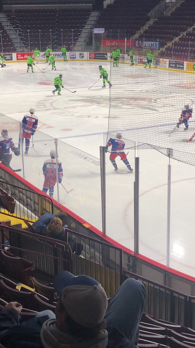 PrioritySelect's tweet image. Another Saturday, another rink. Kicking off the day at the HPHL/OHL Battle of the Border is @oakvillerangers and @ChicagoMission. This has been a much anticipated game from our camp since the schedule was released! #OHLDraft