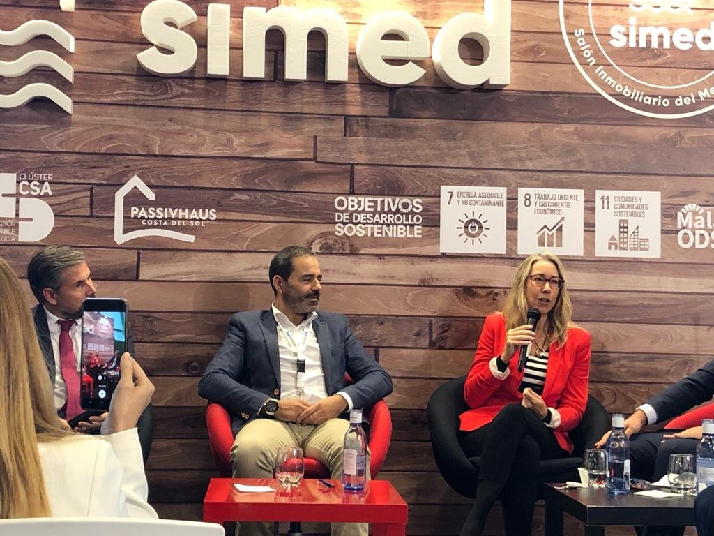 KnaufInsulSpain's tweet photo. En directo desde #simedMalaga: "Construir en #passivhaus es diferenciarse y es el futuro" #Exxacon es la primera promotora que construirá el primer plurifamiliar #passivhaus
@SimedMalaga @ConPassivHaus @exxacon https://t.co/zjHrjGvW9h