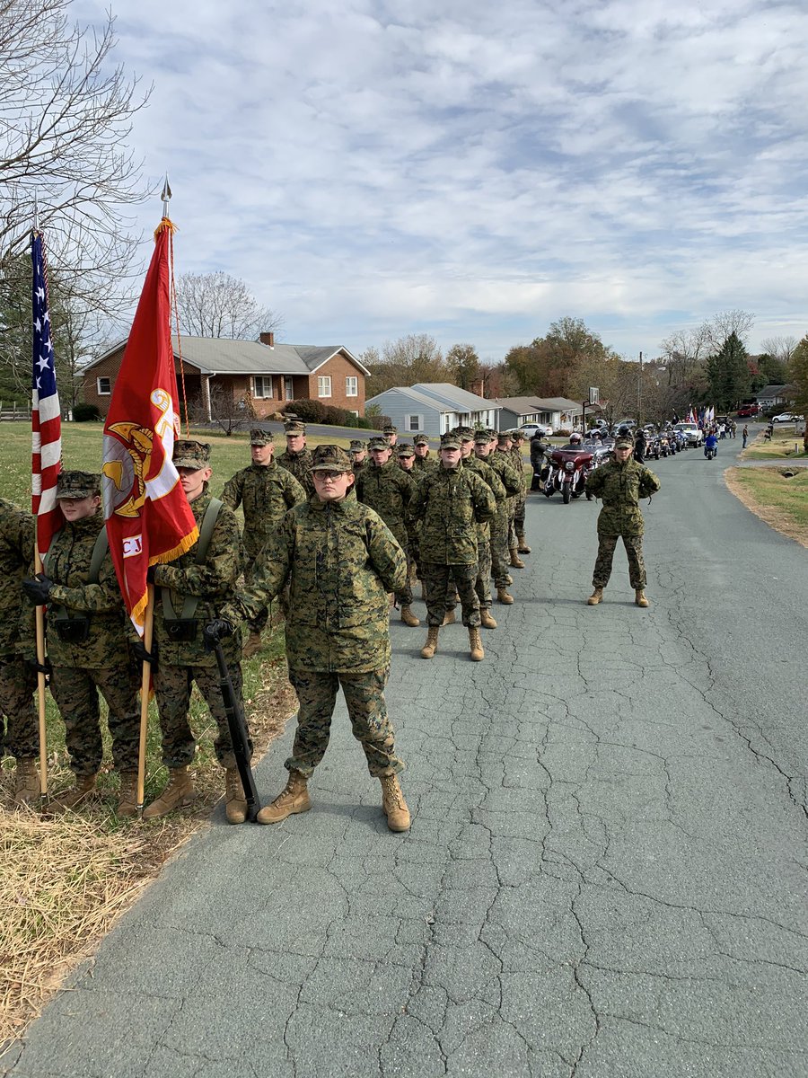 GHSMCJROTC's tweet photo. MCJROTC is honoring our veterans at the Gordonsville veterans day parade. @DrJRaley @WatsonBwatson @GHSCollier @strongusmc https://t.co/9sg8FKS4NH