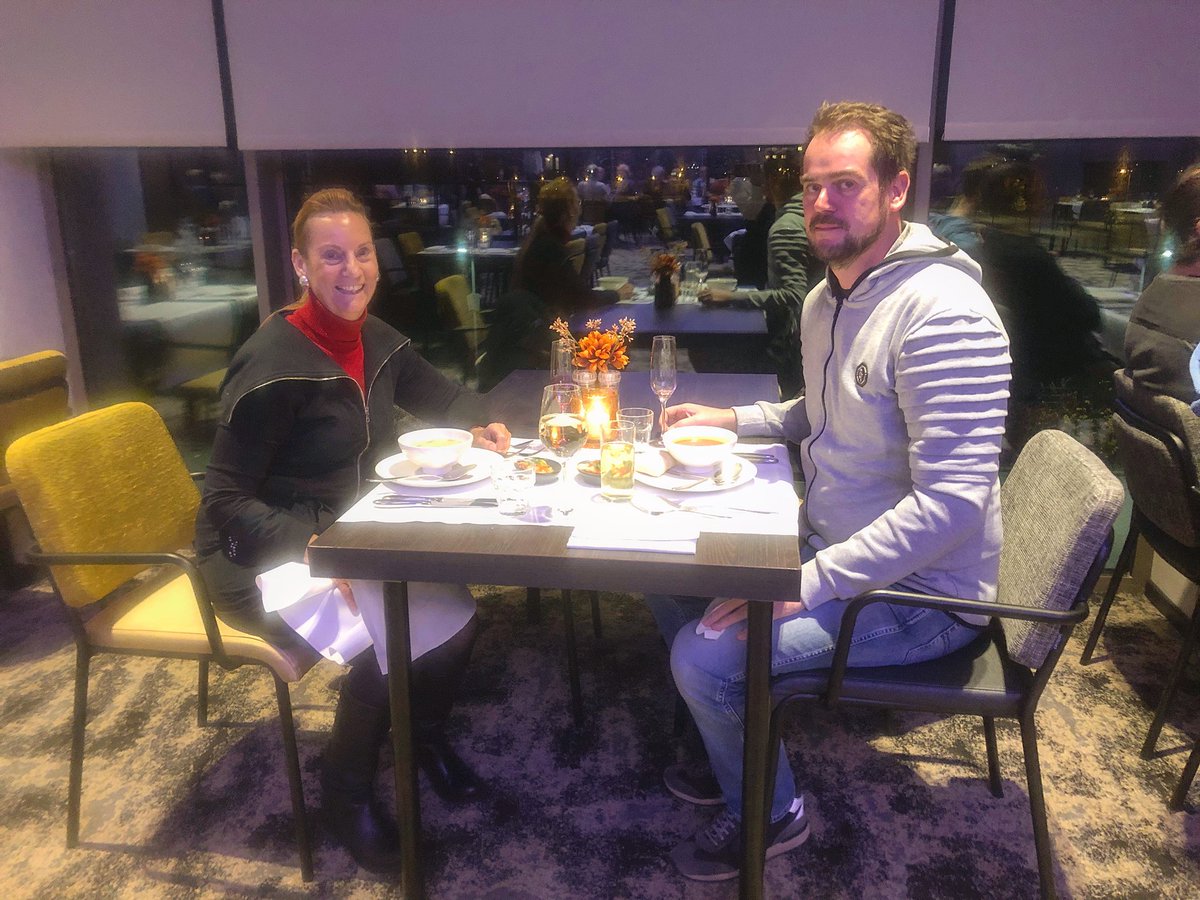 freddiederoeck's tweet photo. Mijn #moeder meegenomen voor een gezellig #avondjeuiteten bij #vandervalktilburg 🍽🥂
#Livecooking #hapjedrankjegezelligheid #dagjetilburg #uiteten #hotelvandervalk @vdValkHotels https://t.co/rk3QsAnV8U