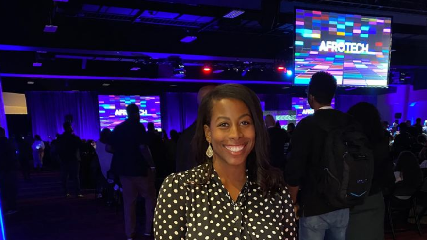 What does Black Techcellence mean to you? #AfroTech 

“To me it is giving 100% and exuding skill and talent in your own role within the tech industry... but, it’s also ensuring that you’re looking around to help those around and behind you!” #mcBlackTechcellence
– Chloe