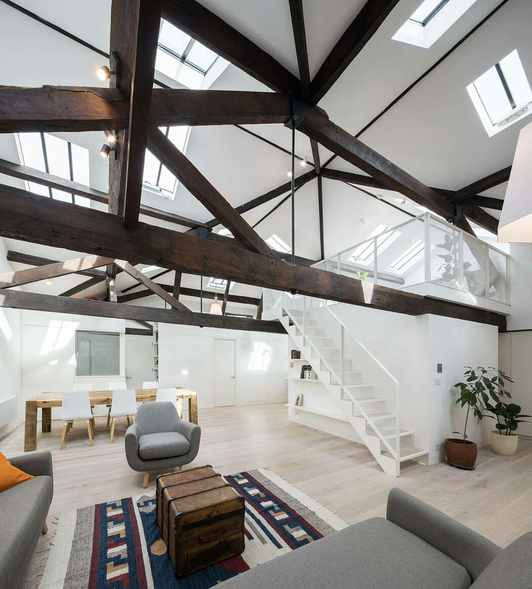 CoreyBallew's tweet photo. Given the abundance of natural light, this home's bright #colorscheme is appropriate. #hometips  https://t.co/YKq3Rq5dOD https://t.co/5EO00OibL2