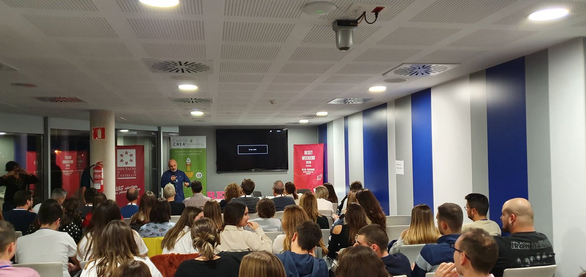 ¡Esto se acaba! @jabertolin inicia la parte final del #ResetWeekend2019. En breve conoceremos la idea ganadora.

<a href="/AjuntCastello/">Ajuntament de Castelló</a> <a href="/dipOportunitats/">Oportunitats DipCas</a> <a href="/dipcas/">Diputació de Castelló</a> <a href="/espaitec/">Espaitec UJI</a> @480interactive <a href="/Beta_Coop/">Betacoop</a> @EventsCase <a href="/FGlobalis/">Fundación Globalis</a>