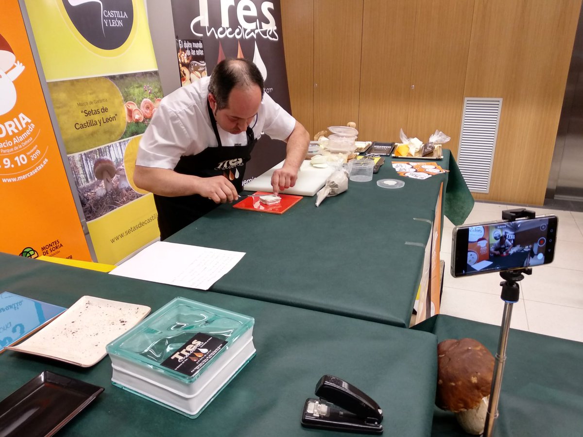 Pasteles de boletus, quieres probarlos?, Acércate a <a href="/Mercasetas/">Mercasetas</a>. <a href="/ChocolatesSoria/">Past. Chocolates</a> está haciéndolos para nosotros