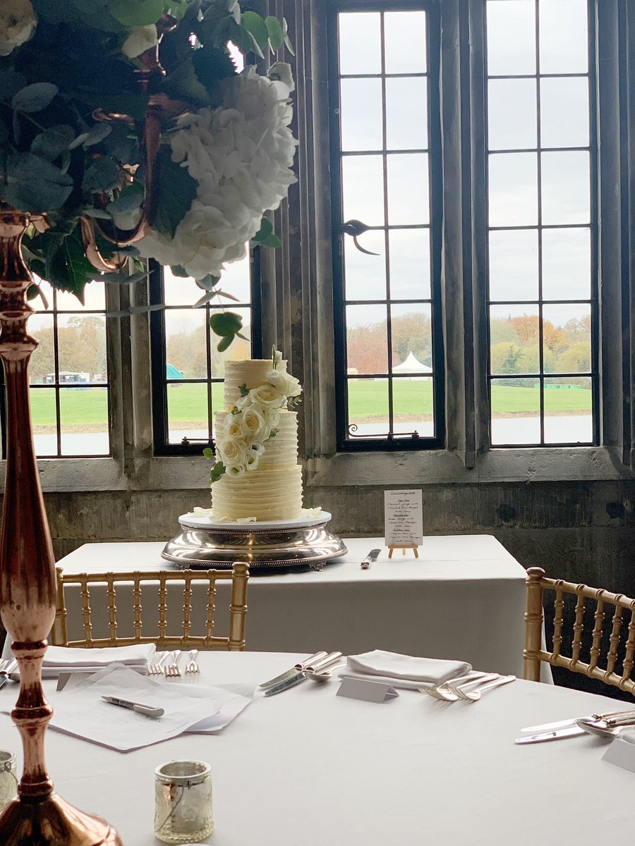 Classic vanilla bean, lemon and chocolate  for today’s wedding <a href="/leedscastleuk/">Leeds Castle, Kent</a> ❤️