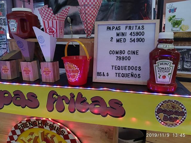PapasBarve's tweet photo. Estamos listos para atenderte. Disfruta en Papas Bar.
.
.
.
.
.
.

#papitasfritas #papasfritas #frenchfries #fastfood #foodporn #caracas #venezuela #comidarapida #instagram #cheddar #tocineta #ketchup  #papitas #chistorras #galeriasavila #paypal #tequeño… https://t.co/HfjchB9VUv https://t.co/joHYxfZRtN