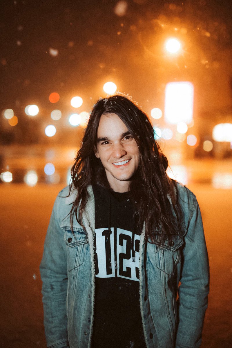 themaine's tweet photo. The snow has begun!!!! 🍁 We aren’t made for this weather.🌵 https://t.co/FVeP3eyDRb