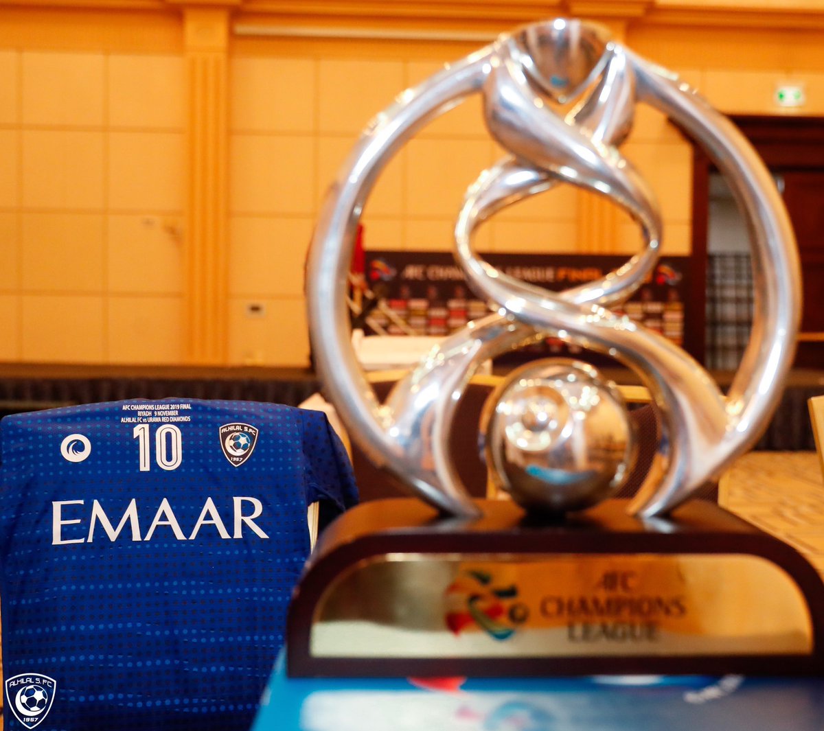 A1_Oti's tweet photo. بمناسبة فوز #الهلال وبناء على طلبات كثير من المتابعين السحب على #ايفون_١١ خلال ٤٨ ساعة القادمة 📱😘💙. 
تستاهلون يازعماء 
الشروط 
متابعة الحساب @aa_1a 
رتويت لهذه التغريدة 

وفالكم الايفون والكأس الاسيوية 💙💙📱🏆 https://t.co/CUxxnv8b52