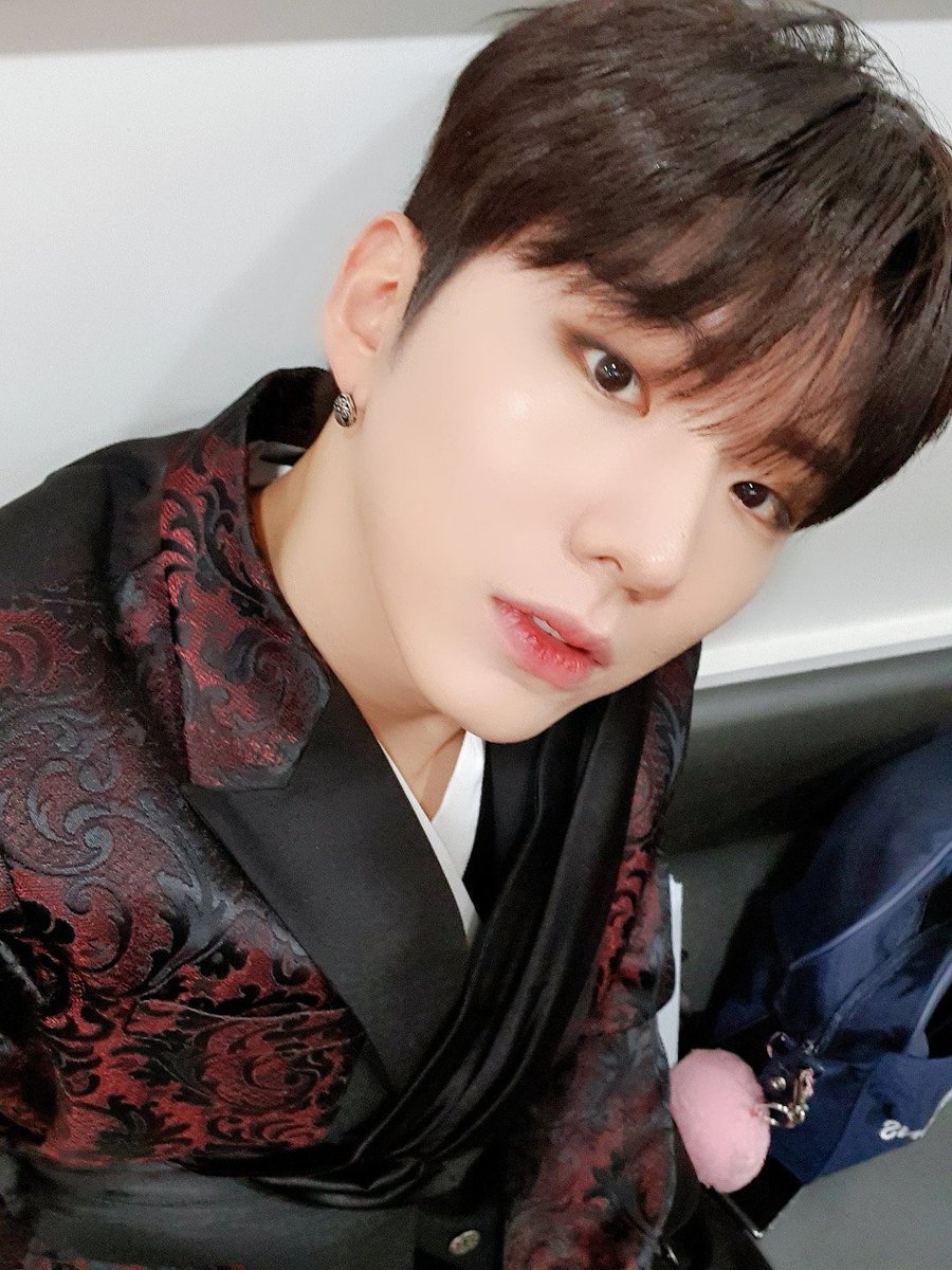 @KookHanabi28 @OfficialMonstaX Adoro a Wonho pero uno de mis bias es Kihyun😆

#ChangeForWonho
#아이돌도_인간이다
@OfficialMonstaX