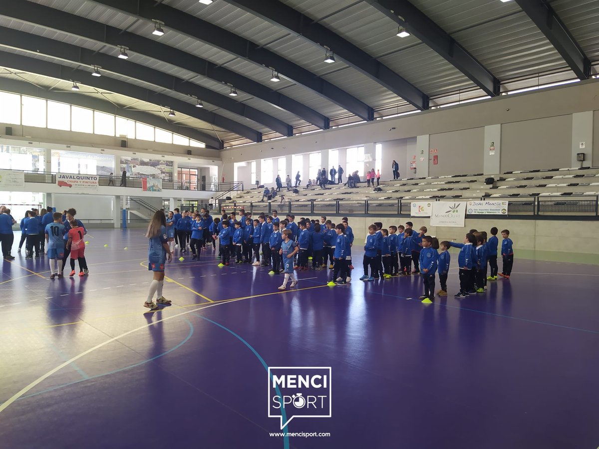 📸 En la matinal de este sábado, el <a href="/CDMenciana/">C.D.Menciana f.s</a> <a href="/ApagayVamonosFS/">CD Menciana Apaga y Vámonos FS</a> ha presentado sus equipos de cara a la próxima temporada. Cerca de 150 deportistas componen este año el club menciano, que cuenta con 8 equipos en competición federada y varios en escuela de #fútbolsala