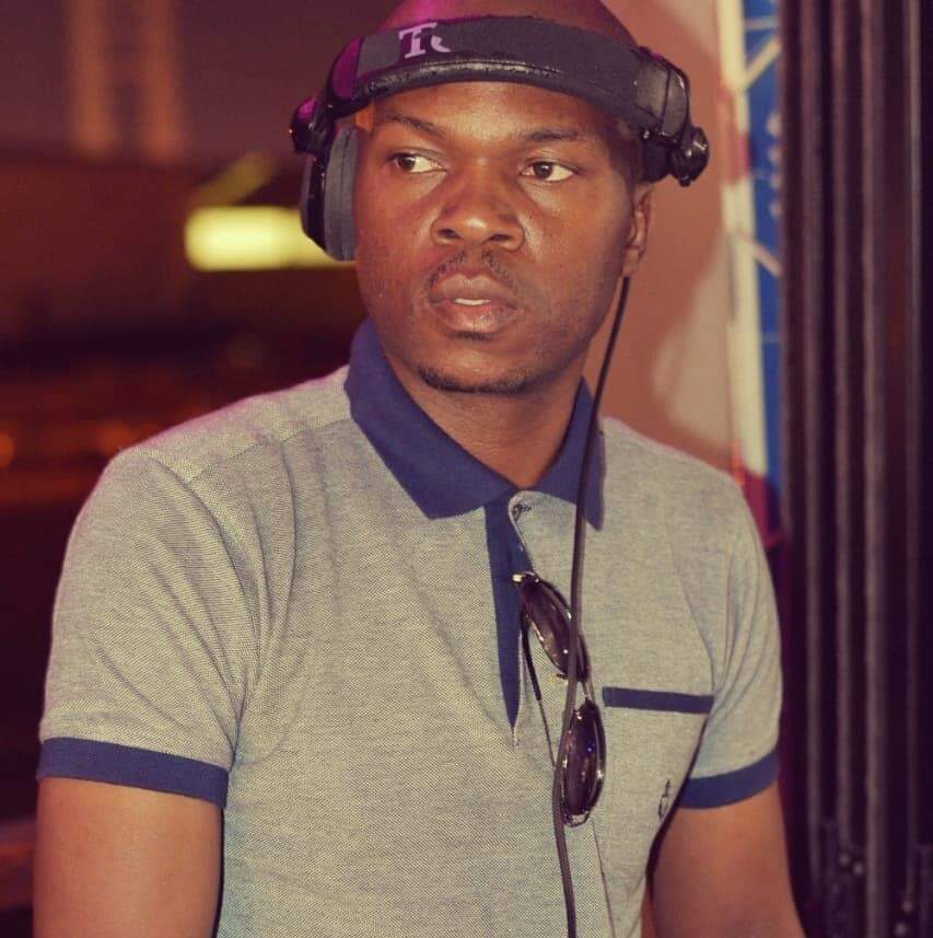 Radio2000_ZA's tweet photo. Later tonight on #nine2twelve with @TshekoMosito...
All your all-time favourite music is playlisted for your listening pleasure. Look forward to the mix hour with @DjMilesSA1 #WeekendClassicsMix & @DjSoulTSA #MyReflexionsmix
#Fortheloveofmusic
#MusicLoversonly
#Oldschoolhouse https://t.co/0045vigb0P