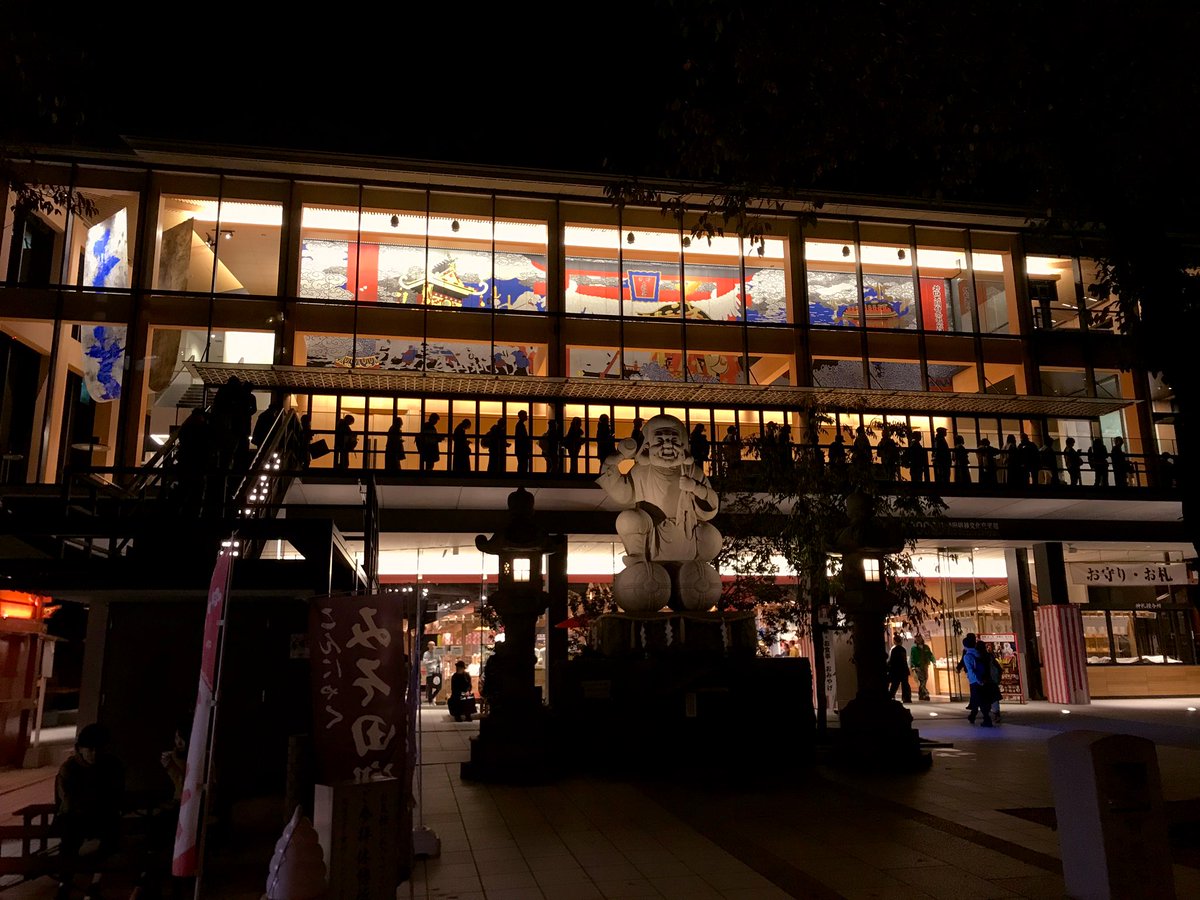 coffeeeffoc's tweet image. 神田明神で柴田聡子inFIRE、バンドを着席で聴く前半も新鮮で良かったし熱い後半はもちろん最高だった🤓境内に流れる悪魔のパーティーで少し早めの年末感いただきました、サンキュー