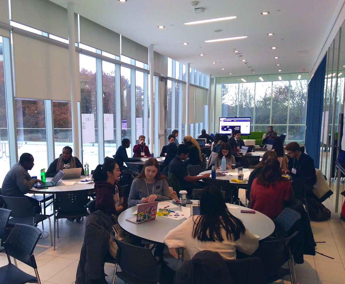 Quel sera l’impact du numérique sur la gouvernance, la résolution de problèmes et la dissémination de l’information? Des étudiants de plusieurs facultés se retrouvent à Glendon cette fin de semaine pour en discuter. #innovation #ideathon